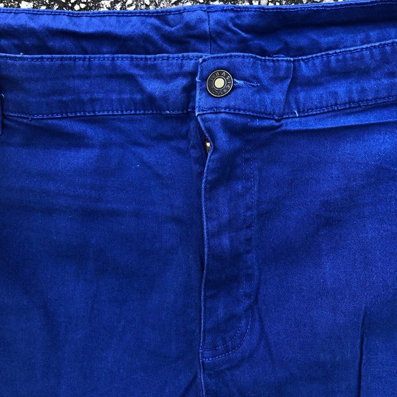 Basic editions and blue pants - Picture 3 of 5